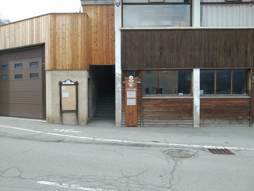 © Arrêt de bus - C. Mougel - CCHMV