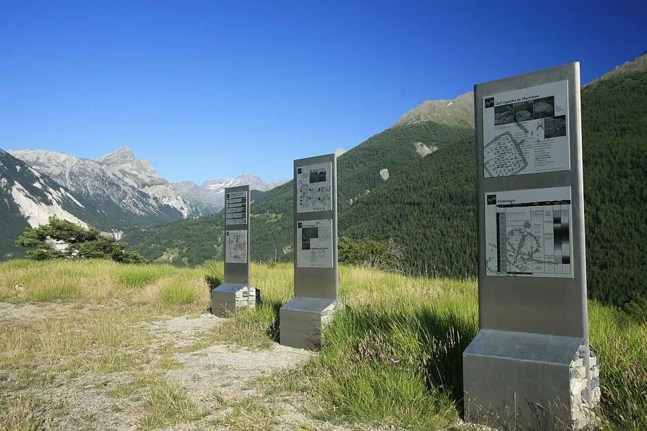 Explanatory panel of the lozes d'Aussois archaeological park - MO. JL Rigaux - OT AUSSOIS