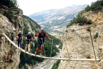 © Via ferrata du Diable Chemin de la vierge à Avrieux - MO. Russ Schleipman- OT AUSSOIS