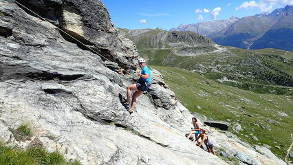 Klimmers op de klimroutes bij de toevluchtsoord Dent Parrachée - Caroline Menon Mairie d&#039;Aussois