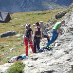 © Groupe de grimpeurs sur les voies d'escalade près du refuge de la Dent Parrachée - Caroline Menon Mairie Aussois