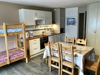 © Fleurs - Studio cabine 4 personnes ** - FLE29 - HMVT