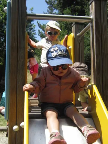 Child on a tobbogan - Maison des enfants