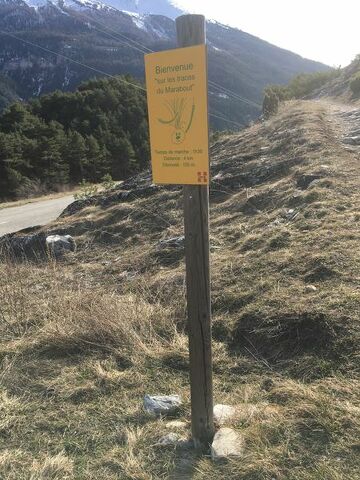 © Panneau départ sentier : Sur les traces du Marabout - Mairie d'Aussois