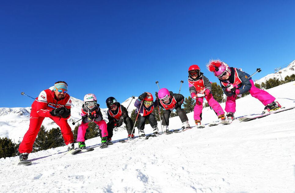 © Moniteur de ski et skieurs - Studio Viart