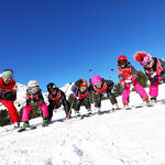 © Moniteur de ski et skieurs - Studio Viart