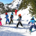 © Moniteur de ski et skieurs - Studio Viart