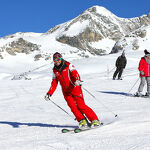 © Moniteur de ski et skieurs - Studio Viart