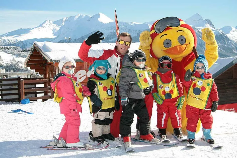 © Enfants et mascotte - ESF Aussois