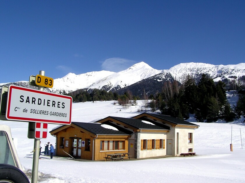 © Chalet nordique, salle hors sac sur le domaine nordique d'Aussois-Val Cenis Sardières - OT HMV
