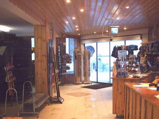 © Magasin Léon sports, location de ski en pied de piste à Aussois - Léon Sports Aussois