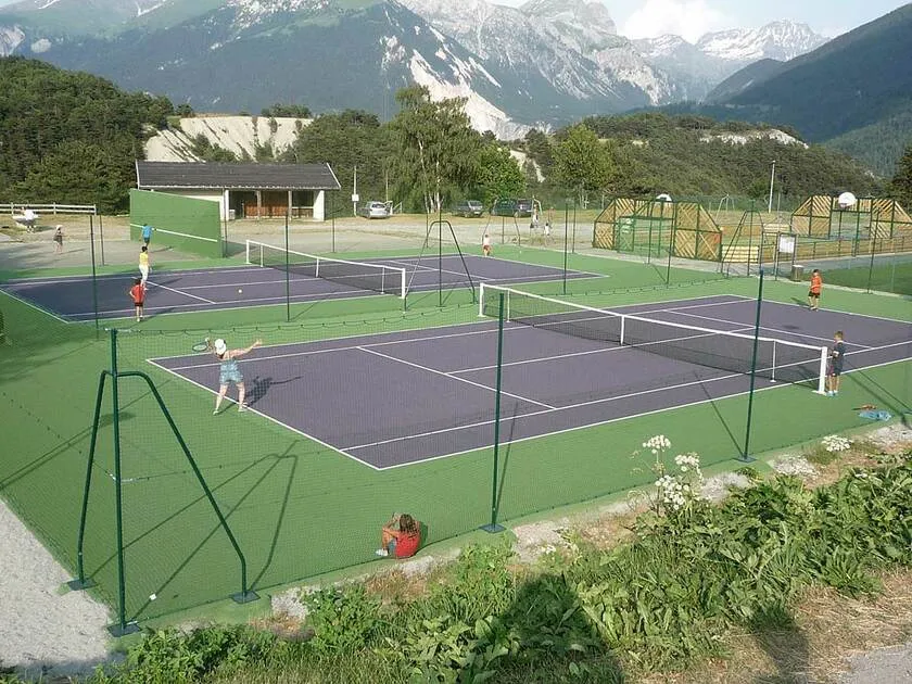 © 2 terrains et un mur d'entraînement - OT AUSSOIS