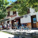 © Devanture été magasin Everest Sports-Go Sport Montagne à Aussois - OT HMVT