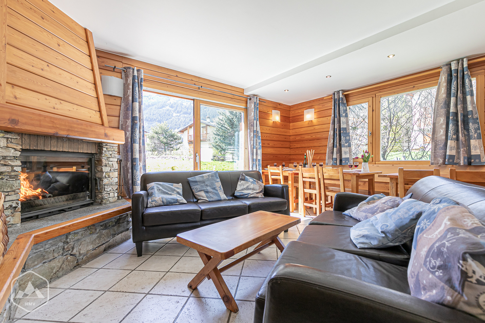 Aussoi Chalet Antramis apartment l'Ubac rental 17 people - HMVT