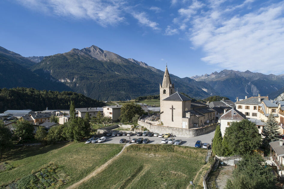 © Aussois, église ND de l'Assomption - Drone de regard