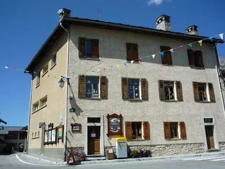 © Batiment banque postale - mairie Aussois
