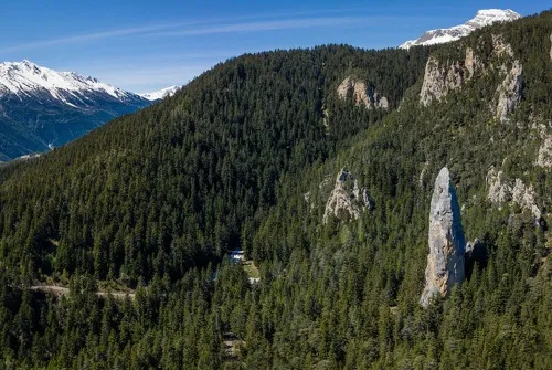 Tour du Monolithe à pied par le sentier des Biches