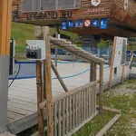 © Borne de recharge et rack à vélo au télesiege du Grand Jeu - OTHMV