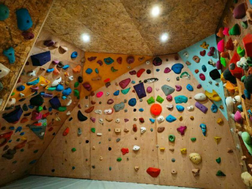 © Séance d'initiation d'escalade indoor à Aussois - Oé'Scalade