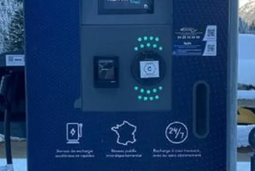 Borne de recharge pour véhicule électrique
