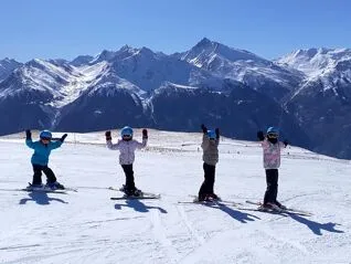 © Ecole de ski à Aussois : Angie Ski - Angélique Détienne