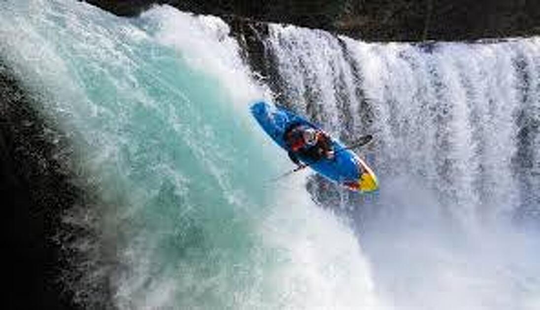 © Projection-Conférence avec Nouria Newman championne du Monde de kayak - Festival Camp de base Aussois_Aussois - Nouria Newman