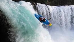 © Projection-Conférence avec Nouria Newman championne du Monde  de kayak - Festival Camp de base Aussois_Aussois - Nouria Newman