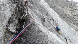 © Escalade avec le bureau des Guides Savoie Maurienne - Bureau des guides savoie maurienne