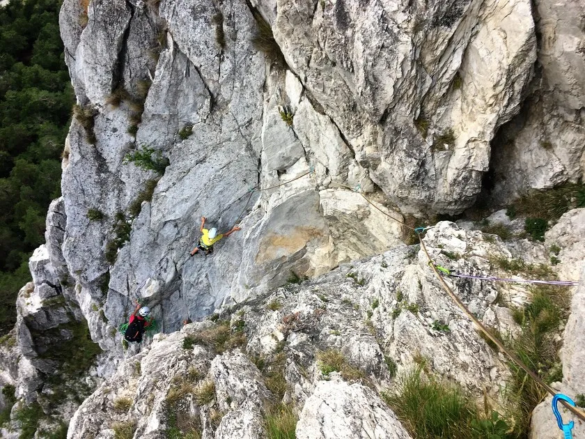 © Escalade avec le bureau des Guides Savoie Maurienne - Bureau des guides savoie maurienne