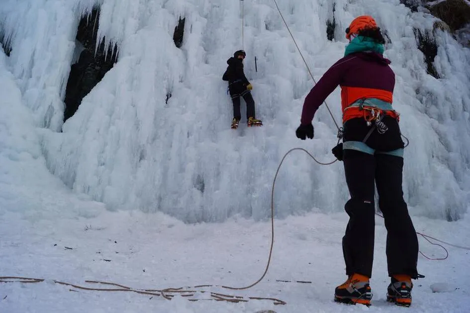 © Escalade sur glace avec le  Bureau des Guides Savoie Maurienne-Aussois - I.Pauwels - OTHMV