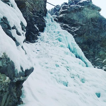 © Escalade sur glace avec le  Bureau des Guides Savoie Maurienne-Aussois - OT Aussois