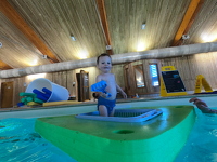 © Bébés nageurs Piscine Aussois - Société Parrachée Vanoise - Anaïs Armenjon