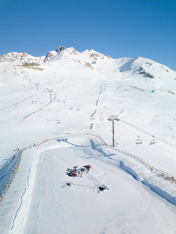 © Démonstration de plongée sous glace en apnée_Aussois - D. Cuvelier