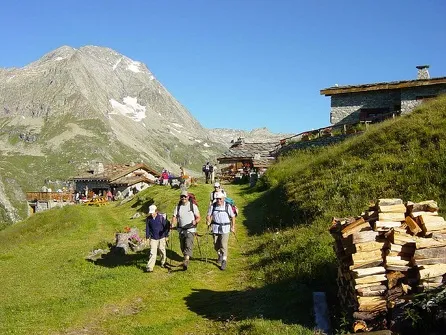 Promenade à pied au refuge de Plan Sec