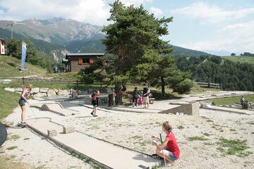 © Family minigolf in Aussois - Arc en ciel Photos - OT AUSSOIS