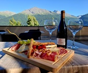 © Bar à vin Le Fleuri Liège à Aussois - Fleur Favre