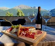 © Bar à vin Le Fleuri Liège à Aussois - Fleur Favre