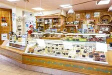 © à Aussois, le magasin de la Coopérative Laitière de Haute Maurienne Vanoise - Coopérative Laitière de Haute Maurienne Vanoise