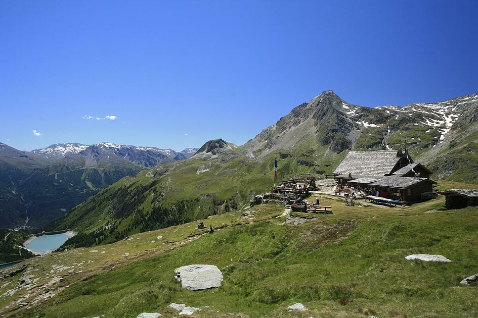 © Randonnée au dessus des barrages d'Aussois - refuge de la Dent Parrachée - MO. JL Rigaux - OT AUSSOIS