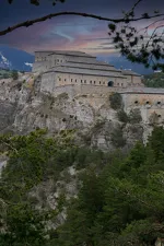 © Visite-dégustation : "Veillée d'automne au fort : légendes et saveurs entre Savoie et Italie"_Aussois - Fondation Facim