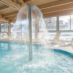 © aussois-piscine-fleur-neige-cap-france - MO. Fleurs et Neige